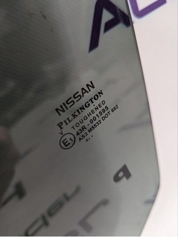 NISSAN 823013NL2A Стекло двери задней левой в наличии Ирпень