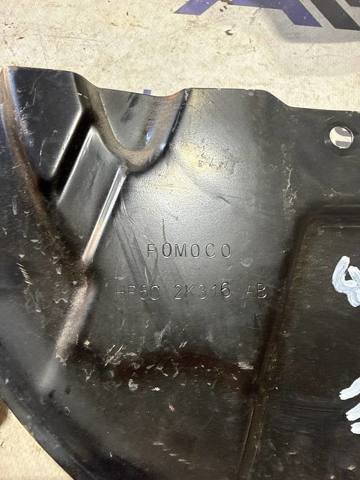 Пыльник тормозного диска заднего правый HP5Z2C028A FORD