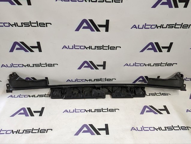 Кронштейн бампера заднего, центральный LR037923 LAND ROVER