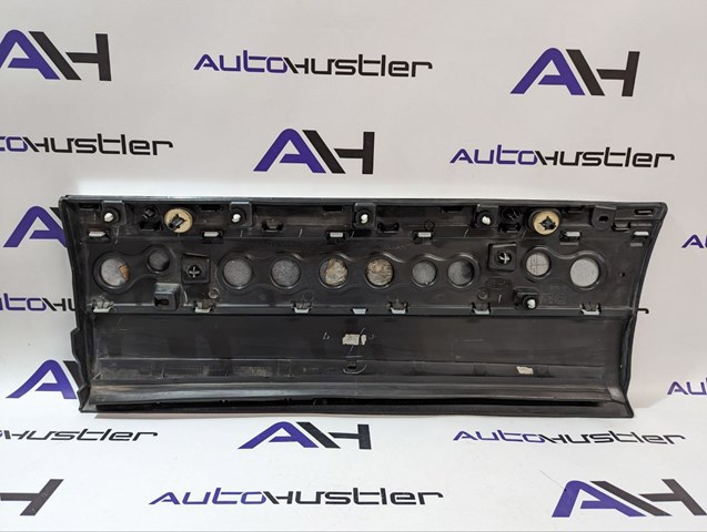 Молдинг задней правой двери, нижний LR038855 LAND ROVER