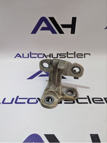 Петля двери передней правой LR073599 LAND ROVER