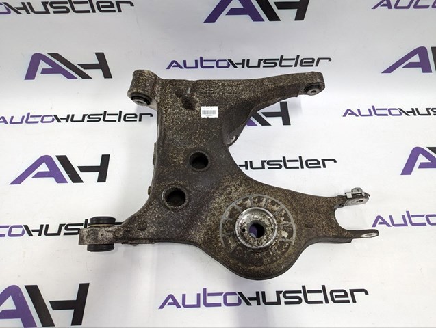 Рычаг задней подвески нижний, правый LR081547 LAND ROVER