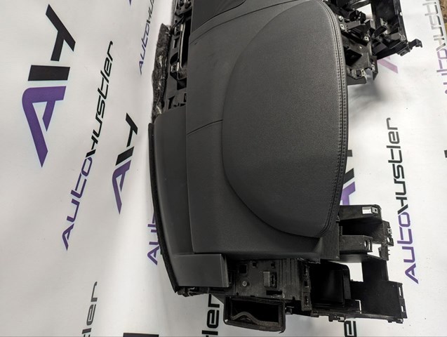 Передняя панель LR088401 LAND ROVER