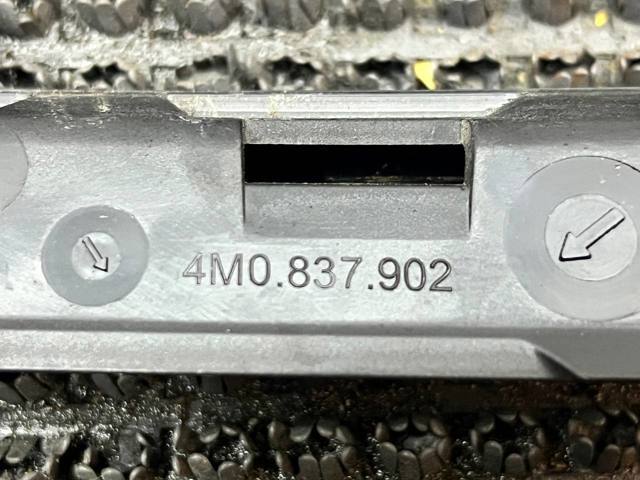 4M0837902 Накладка двери передней правой вертикальная купить Запорожье