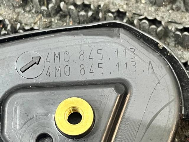 VAG 4M0845113 Стекло-форточка двери передней левой в наличии Черкассы