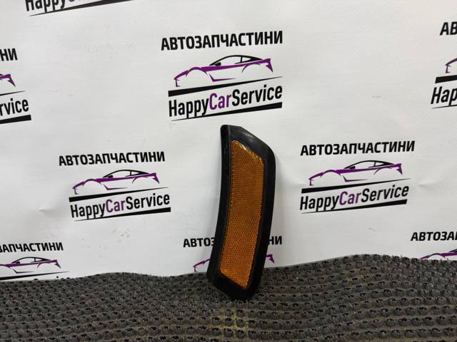 Габарит-указатель поворота в бампере, правый 4M0945072 VAG