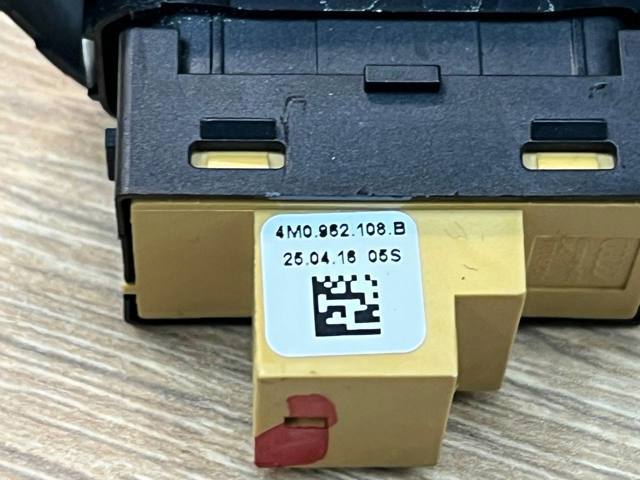 4M0962108C5PR VAG Выключатель центрального замка купить в Украина
