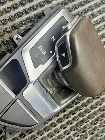 Рукоятка рычага КПП 4M1713140G VAG