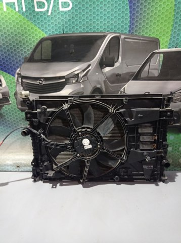Диффузор радиатора охлаждения в сборе с мотором 9805897480 PEUGEOT
