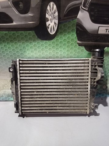 Охладитель наддувочного воздуха 9806562180 PEUGEOT