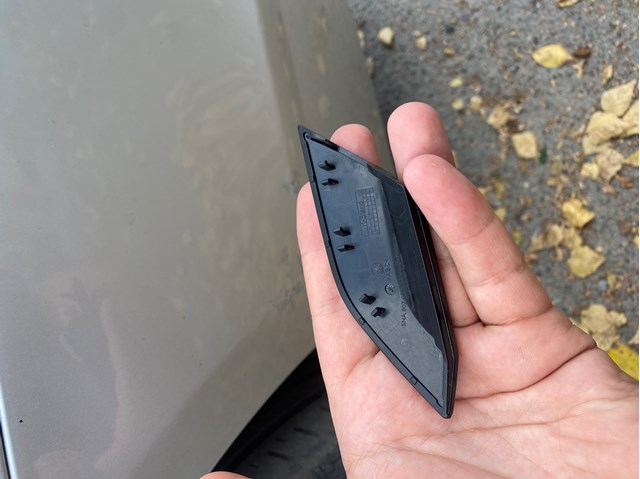 VAG 5NA807241AGRU Заглушка буксировочного крюка в наличии Черновцы