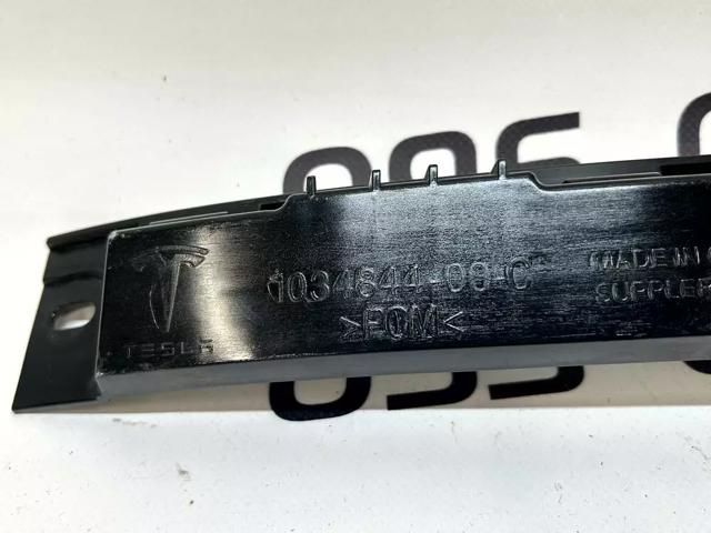 Кронштейн бампера заднего, центральный 103484400C TESLA