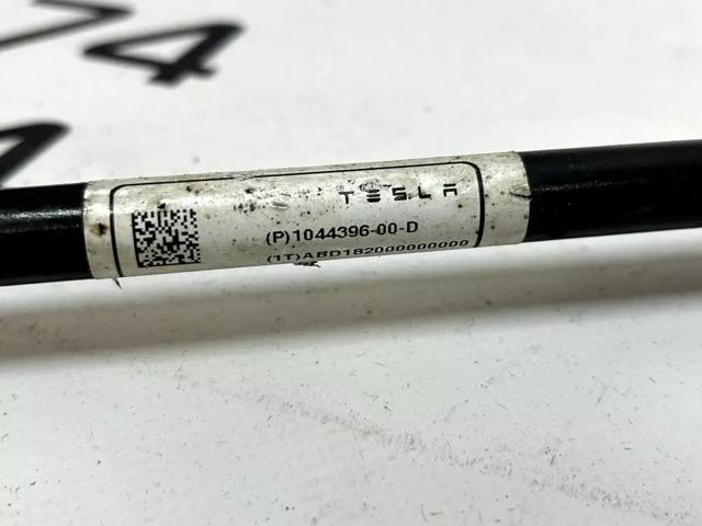 Солдатик стабилизатора, переднего, правый 104439600D TESLA
