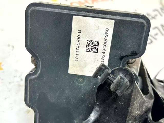 Насос АБС (ABS) главного тормозного цилиндра 104474500B TESLA
