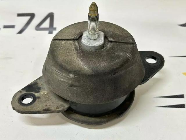 Подушка (опора) двигателя, передняя 112203NA0A NISSAN