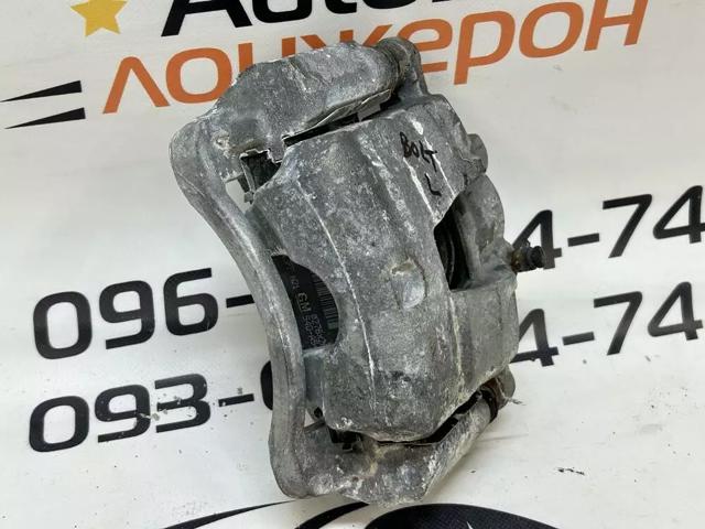 Суппорт тормозной, передний, левый 13532172 GM