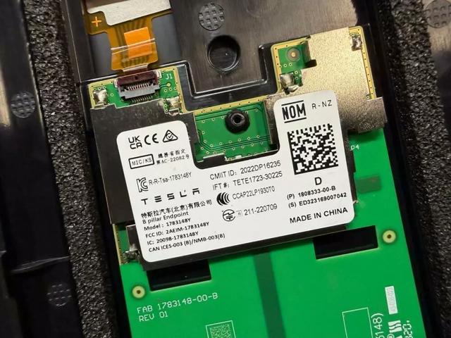 178530000B TESLA Накладка стойки кузова внешняя центральная правая купить в Одесса