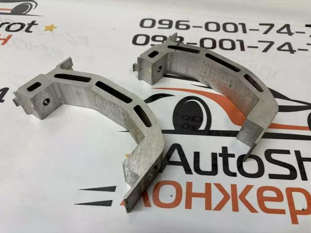 VOLVO 31681596 Кронштейн передней балки в наличии Украина