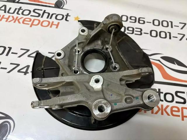 Кулак поворотный правый 31681852 VOLVO