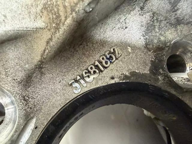 31681852 VOLVO Цапфа (поворотный кулак) задний правый купить в Черкассы
