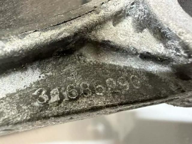 Подушка двигателя левая/правая 31686296 VOLVO