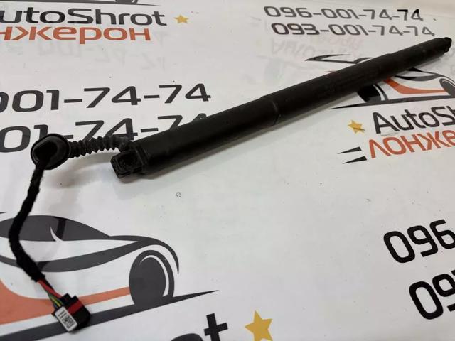 Амортизатор задней двери 31689669 VOLVO
