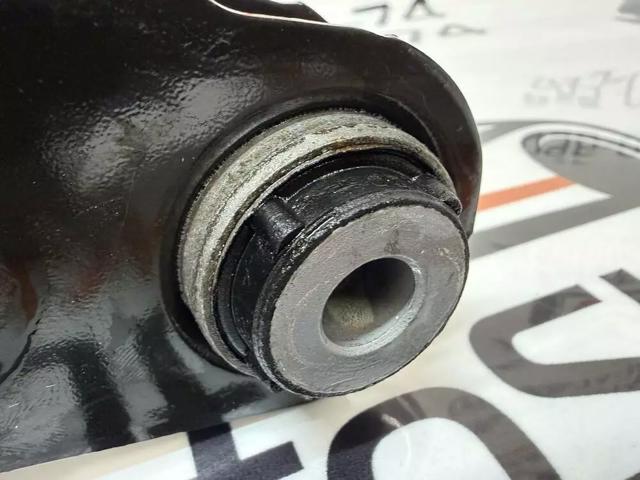 Балансир задний нижний, правый 32315279 VOLVO