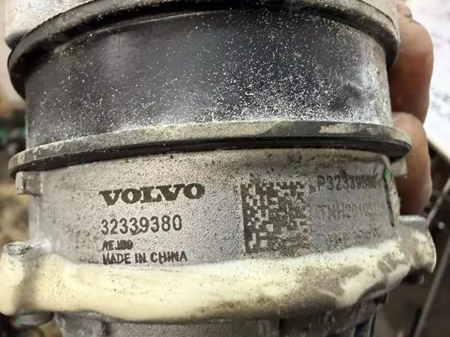 Насос (помпа) охлаждения батареи 32339380 VOLVO