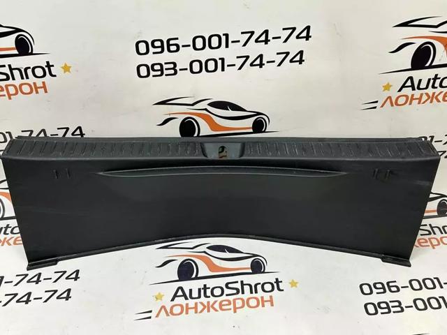 Облицовка задней панели багажника 42697014 GM