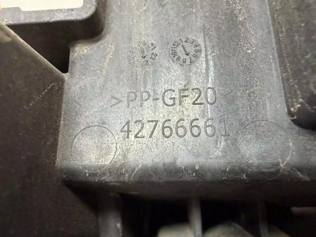 Левое крепление заднего бампера 42766661 GM