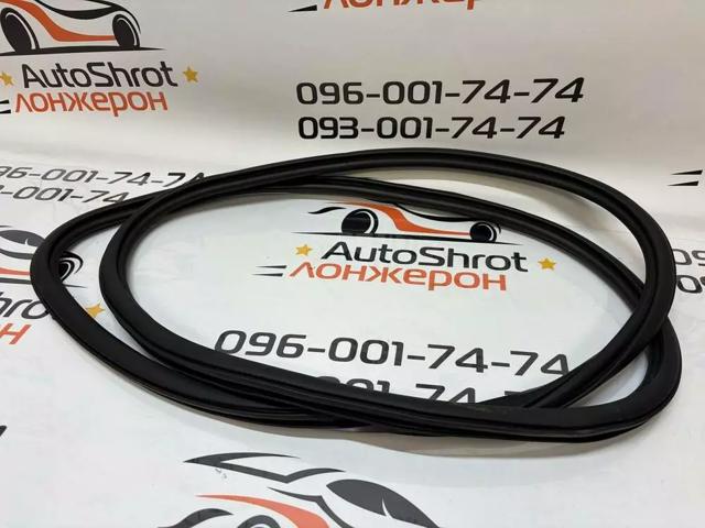 Уплотнитель двери передней, на (кузове) 4KE831721A VAG