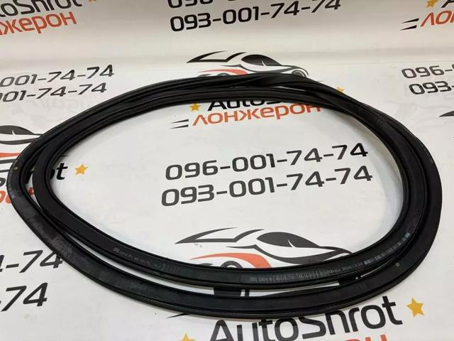 Уплотнитель двери задней, (на кузове) 4KE833721A VAG