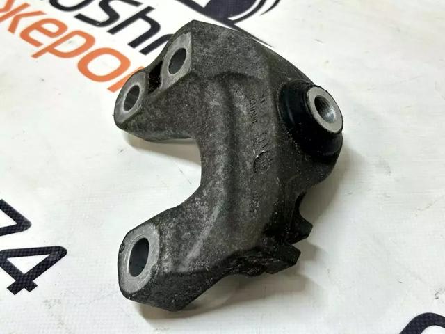 Кронштейн подушки (опоры) двигателя, задней 68353710AC CHRYSLER