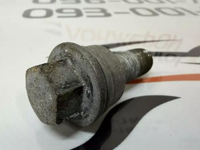 Болт колесный  8R0601295 VAG