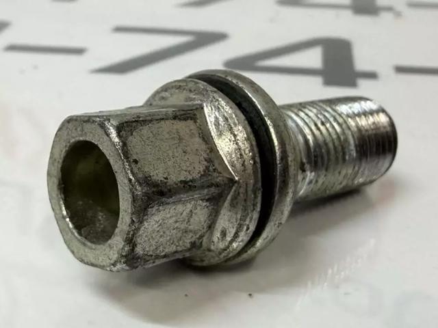 Шпилька полуоси WHT002438 VAG