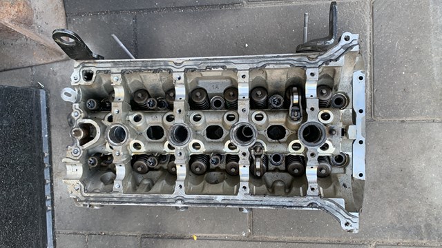 Головка блока цилиндров 06H103064N VAG