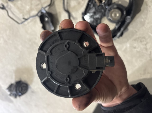 Клапан положения фаз распредвала Фольксваген Пассат B6