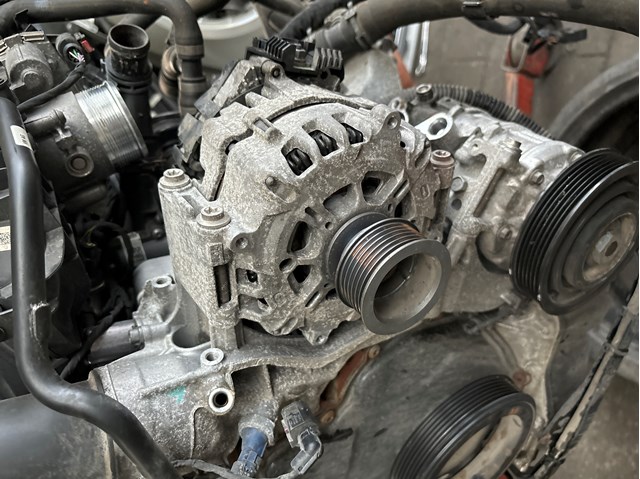 Автомобильный генератор 06L903018G VAG