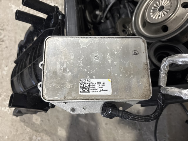 VAG 06M117015M Радиатор масляный в наличии Днепр