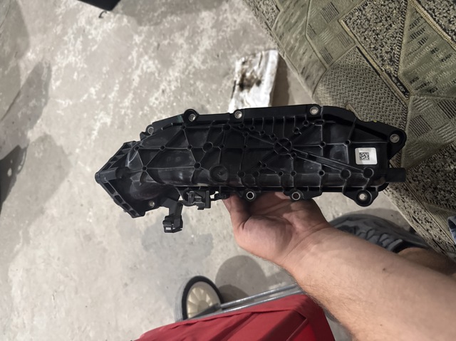 VAG 06M133268AD Коллектор впускной правый в наличии Одесса