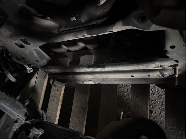 Кронштейн передней балки 1EA199599B VAG