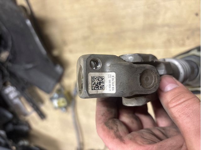 VAG 1EB419755B Кардан вала рулевой колонки нижний в наличии Хмельницкий