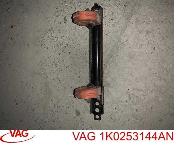 Кронштейн задней подушки глушителя 1K0253144AN VAG
