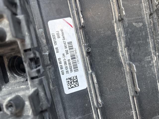VAG 4K0853651BRU6 Решетка радиатора в наличии Украина