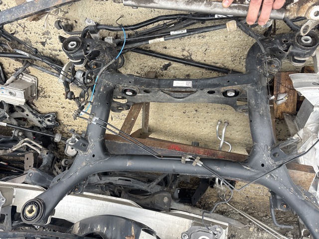 Балка задней подвески поперечная 4M0505235BS VAG