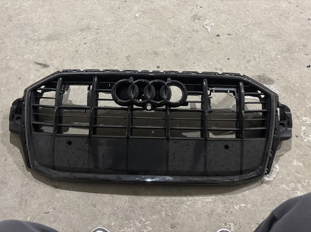 Решетка радиатора 4M0853651AH VAG