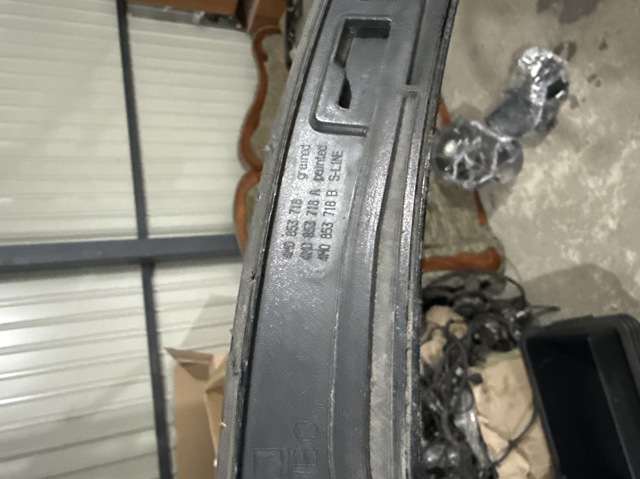 4M0853718AGRU VAG Расширитель (накладка) арки переднего крыла правый купить в Тернополь