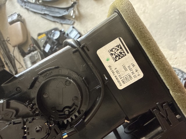 4M8819203A6PS VAG купить в Днепр