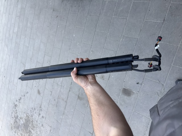 Амортизатор крышки багажника 4M8827851H VAG