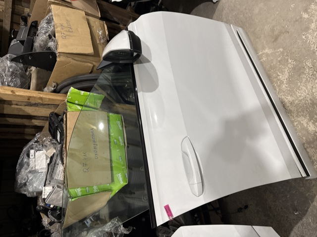 Пассажирская передняя дверь 4M8831052C VAG